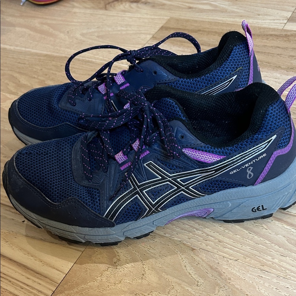 ASICS women’s size 8 running shoes